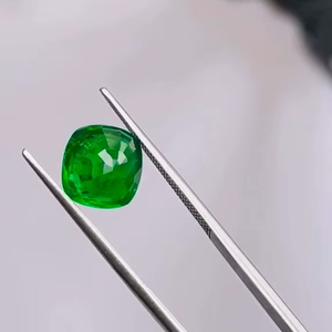 Tsavorita natural con corte cojín, calidad AAA, brillo AAA, color verde vibrante, corte y pulido perfectos para cualquier joyería. - Product Image 5