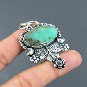 Colgante de Libélula de Crisoprasa Hecho a Mano en Plata de Ley 925, Joyería con Piedras Preciosas, Accesorio de Moda Único y Elegante - Product Image 1