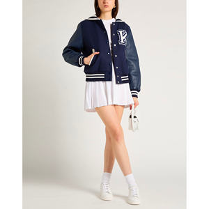 Chaquetas Varsity Personalizadas con Diseño Recortado para Mujer, con Capucha de Botón Único, Bordado Acolchado de Moda - Product Image 3