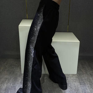 Pantalones Anchos Negros para Hombre con Franja Lateral de Pedrería, Cintura Alta, Estilo Urbano - Product Image 2