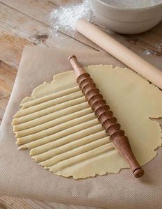 Rouleau à pâtisserie en bois écologique à motifs géométriques pour nouilles, pâtes, pâtisseries, roti, chapati, pizza, cuisine maison - Product Image 2