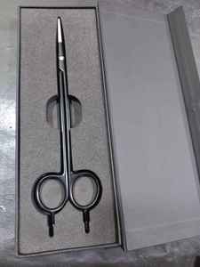 Tijeras eléctricas curvas de acero inoxidable negras para manicura de cutículas - Tijeras para diestros con logotipo y color personalizados - Product Image 6