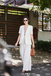 กางเกงขายาวทรงหลวมเอวสูงสีขาวสำหรับผู้หญิง สไตล์ลำลองสำหรับใส่ทำงาน ผลิตจากโพลีเอสเตอร์ผสมสแปนเด็กซ์ ดีไซน์เรียบง่าย รุ่น OWEN - Product Image 3