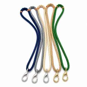 Cordón ligero de poliéster con correa cómoda para el cuello y fijación resistente para tarjetas de identificación, llaves y portatarjetas - Product Image 5