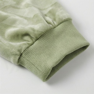 Conjunto de 2 Piezas para Mujer en Velour Verde Sólido, Top Corto con Cuello en V y Manga Larga, Shorts por Encima de la Rodilla, Estilo Casual Holgado para Primavera/Verano - Product Image 6