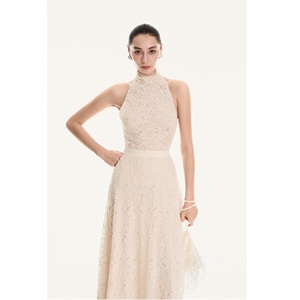 Vente en gros de jupes pour femmes : jupe longue ELARA MIDI en maille, 92% polyester, 8% rayonne, jupe longue droite en soie pour femmes - Product Image 3