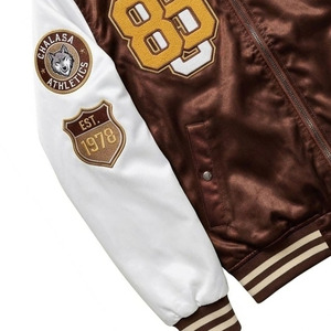 Chaqueta bomber de satén de seda brillante personalizada a precio económico para hombre, diseño de béisbol con cierre frontal a presión, dobladillo y puños acanalados. - Product Image 6