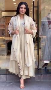 Conjunto de Kurti de Tela Romana para Mujer, Pantalón y Dupatta con Bordado, Corte Regular, Informal/Para Fiestas, Secado Rápido, Protección Solar - Product Image 2