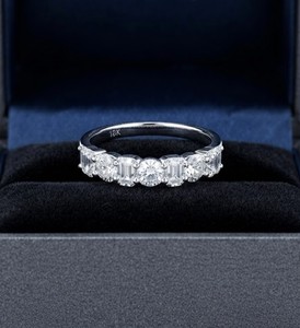 Bague d'anniversaire en or massif 10K 14K 18K avec diamant de laboratoire émeraude et rond brillant, clarté DEF VS VVS, certifié IGI - Product Image 5