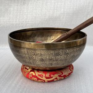 Bol chantant en bronze pleine lune de haute qualité, fait à la main, personnalisé, bol sonore de méditation en métal tibétain martelé à la main, fabricant - Product Image 4