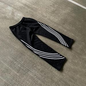 Pantalon de survêtement à rayures pour hommes pantalon de survêtement unisexe/pantalon évasé en polyester avec strass et logo personnalisé - Product Image 3