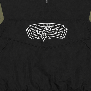 Blouson universitaire en nylon pour homme, style rétro années 80-90, avec broderie patchwork personnalisée, manches classiques, capuche en tissu peigné et fermeture frontale. - Product Image 5