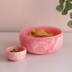 Grand bol en résine fait main, design éclaboussures noires, écologique, poli, pour la décoration moderne de la maison, vaisselle et plateaux de fête - Product Image 2