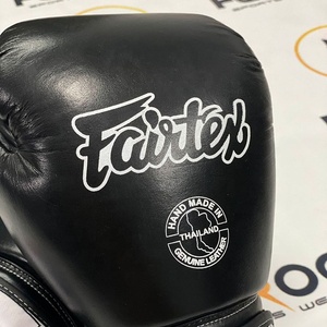 Gants de boxe Fairtex blancs avec logo personnalisé, pour entraînement, sparring et combat, 100% cuir véritable, Muay Thai - Product Image 4