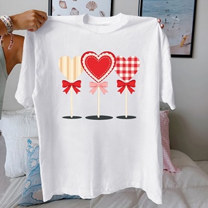 Tres piruletas en forma de corazón en una fila Camiseta de algodón puro para mujer ajuste cómodo - Product Image 1