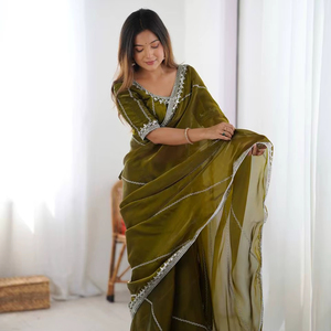 Sari en soie de qualité supérieure avec broderie complexe en fils et sequins – Collection d'exportation internationale - Product Image 1