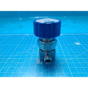 Vanne à soufflet TKF BA 10K 1/2 haute pureté, utilisée comme pièce détachée pour équipement semi-conducteur d'époque - Product Image 4
