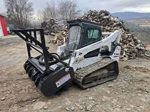 Chargeuse Bobcat T770 avec attache de broyeur forestier, machine compacte haute performance pour l'agriculture - Product Image 6