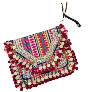 Sacs messagers bohèmes Banjara pour femmes, sacs à bandoulière brodés à la main, sacs à main tribaux vintage ethniques hippies pour festivals - Product Image 1