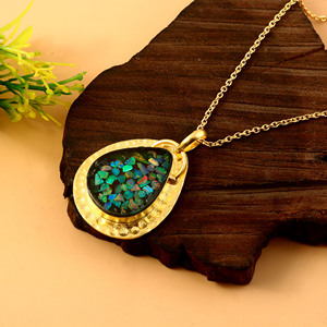 Collar con Colgante de Ópalo Doble Cultivado en Laboratorio, Gema con Juego de Color Vibrante, Joyería de Platino, Regalo Minimalista y Elegante para Ella - Product Image 5
