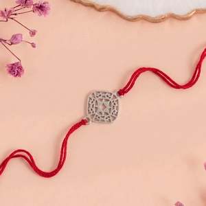 Anillo Rakhi de Plata con Diseño Geométrico Cortado con Láser de Hallmark para Hermano - Joyería Religiosa Coleccionable Cultural - Product Image 1