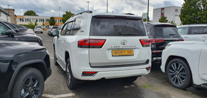 <span class=keywords><strong>Toyota</strong></span> Land Cruiser LC300 Édition 70e Anniversaire HUD Caméra 360° Neuf Stock Berlin Disponible Lots en Gros - Product Image 4