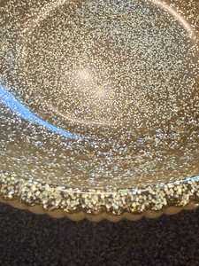 Bandeja Grande de Resina para Servir con Acabado Dorado Brillante, Hecha a Mano y Pintada a Mano, Diseño Personalizado para Decoración de Mesa - Product Image 2
