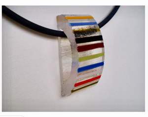 Collar con Colgante de Resina Teñida a Mano TCE, Joyería de Inspiración Natural, Regalo Minimalista de Moda para Mujer, Modelo Artesanal - Product Image 2