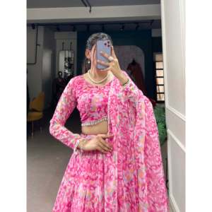 Attretive Rosa Impreso Georgetted Lehenga Choli Con Dupatta - Product Image 2