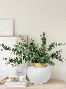 Vase de sol minimaliste en métal noir Floral Haven, fait main, texture géométrique, forme ovale décorative - Product Image 3