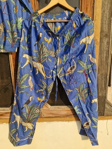 Ensemble pyjama en coton imprimé Royal Jungle Safari pour femme, chemise à manches longues et pantalon, ensemble de détente avec pochette - Product Image 4