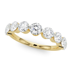 Anillo de banda con diamantes de corte redondo y engaste de púas completas con detalles de barra - Product Image 1
