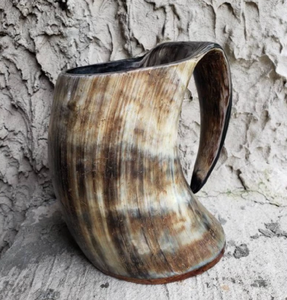 Chope à bière en corne naturelle écologique pour les festivals Renaissance, les banquets médiévaux et les soirées à thème - Product Image 4
