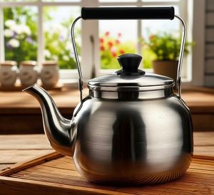 Bouilloire en acier inoxydable de qualité supérieure pour chauffer l'eau pour le thé, le café, le lait, avec une poignée facile à saisir et un couvercle sécurisé - Product Image 5