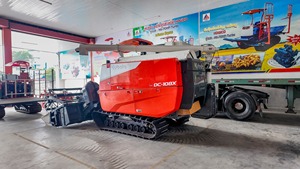 Cosechadora de Arroz Kubota DC-108X de 108 HP, de 2 Filas, de Alto Rendimiento, con Motor Diésel, para Agricultura Profesional - Product Image 5