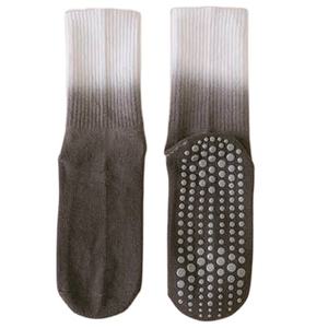 Logo personnalisé dégradé Tie-dye Crew chaussettes avec poignée antidérapante femmes chaussettes de sport pour vêtements décontractés et actifs usine du Vietnam - Product Image 3