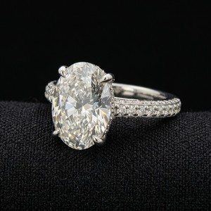 Anillo de Compromiso de Diamantes en Oro Blanco de 8K, Estilo Lujoso, con Certificación IGI, Acabado Brillante, Joyería Minimalista para Mujer - Product Image 2