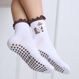Calcetines Blancos Antideslizantes para Mujer JZVINA, Diseño con Letras Bordadas, Volantes, Absorbentes de Sudor, para Uso Diario en Verano - Product Image 1