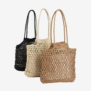 Experimente la máxima comodidad con esta bolsa artesanal de hilo natural diseñada con una correa larga para un fácil transporte al hombro hoy. - Product Image 2