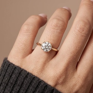 Bague de fiançailles solitaire en diamant de laboratoire rond brillant de 2,036 carats, or jaune 9K, 6 griffes, vente en gros, bijoux OEM - Product Image 2