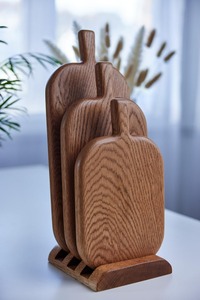 Tabla de cortar pizza redonda grande de madera de acacia ecológica y segura con mango para venta al por mayor - Product Image 2