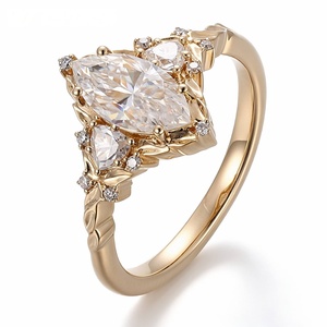 Bague de fiançailles et d'anniversaire en argent 925 avec diamants CARATOVA DIAMONDS, design vintage à motif de feuille sculptée, bijoux fins personnalisés pour femmes - Product Image 1