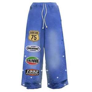 Ensemble de survêtement streetwear oversize unisexe personnalisé, comprenant un sweat à capuche brodé délavé et vieilli avec strass et un pantalon large à cordon de serrage - Product Image 4