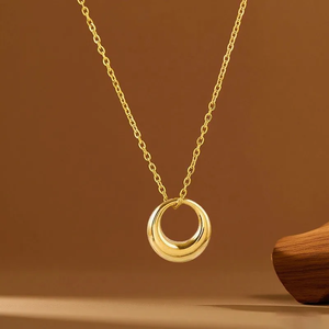 Collier pendentif rond pour femme en acier inoxydable 304 avec chaîne en câble plaqué or véritable 18 carats de 0,03 µm d'épaisseur - Product Image 2