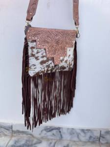 Sac fourre-tout en cuir sculpté à la main avec franges, design personnalisé, vente en gros, sac à main élégant en cuir de vachette et fourrure, sacs multi-usages pour femmes - Product Image 3