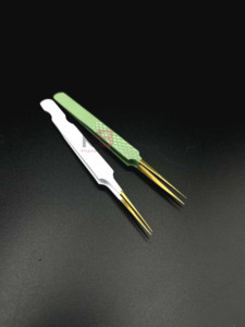 แหนบต่อขนตาสแตนเลสแบบใหม่ ดีไซน์เคลือบสีตามสั่ง ปลายสีทอง - Product Image 1