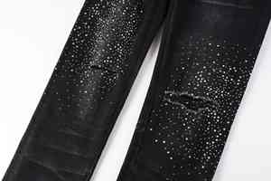 Experimenta el brillo glamuroso de los cristales de alta densidad que añaden un toque real a tu pantalón vaquero único con pedrería. - Product Image 6
