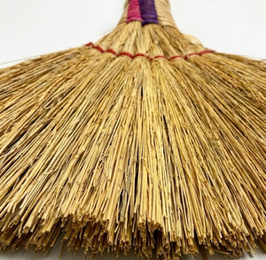 Mini Escoba Ecológica, Duradera, Clásica, Hecha a Mano con Material Natural de Plantas, Cerdas de Fibra de Palma sin Aditivos, Mango de Bambú, para Pisos y Exteriores - Product Image 5