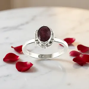 Anillo de Plata de Ley 925 con Cuarzo Rojo Llama Sagrada, Joyería Hecha a Mano, Gema Roja Natural, Anillo Ovalado de Amor, Estilo Vintage - Product Image 4