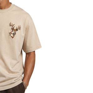 เสื้อยืดโอเวอร์ไซส์สีเบจสำหรับผู้ชาย แขนสั้น ผ้าฝ้าย คอกลม ปักลายกวาง โลโก้ ลำลอง สตรีทแวร์ ทรงหลวม แฟชั่นฤดูร้อน - Product Image 3